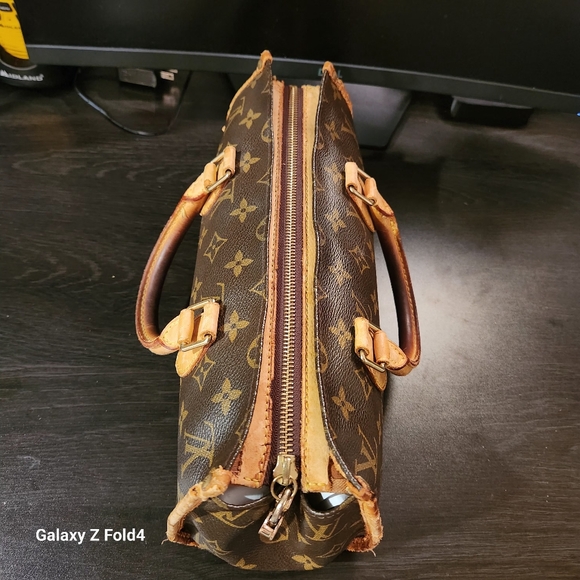 Authentic Louis Vuitton Popincourt Monogram Hand Bag - Picture 3 of 16